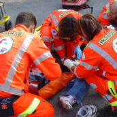 Grave incidente sull’Ofantina: un morto e un ferito nello scontro tra due auto e una moto