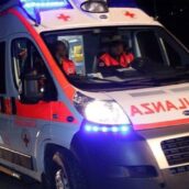 Scontro sulla 90 Bis a Paduli: centauro in codice rosso, feriti anche quattro occupanti dell’auto