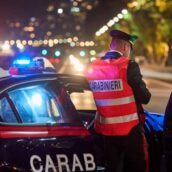 Lite violenta in un bar della Valle Telesina: tre arresti tra rapina, coltelli e bastoni