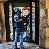 Benevento, aggressione davanti a un circolo privato: scatta la sospensione per 30 giorni